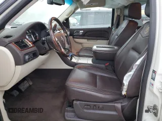 2014 Cadillac Escalade Platinum z VIN 1GYS4DEF6ER244833, wystawiony jako Copart lot #86022604 z przebiegiem 79 038 mil mil oraz Szkody całkowita. Historia ofert i sprzedaży dostępna na DreamBid. Obrazek 7.