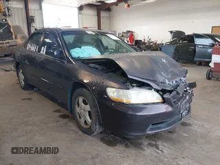 1999 Honda Accord EX z VIN 1HGCG5658XA034945, wystawiony jako IAAI lot #41687146 z przebiegiem 234 497 mil mil oraz . Historia ofert i sprzedaży dostępna na DreamBid. Obrazek 1.