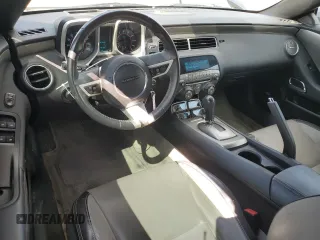 2011 Chevrolet Camaro 2LT z VIN 2G1FC3DD8B9157843, wystawiony jako Copart lot #56409905 z przebiegiem 60 097 mil mil oraz Szkoda całkowita • Salvage title. Historia ofert i sprzedaży dostępna na DreamBid. Obrazek 8.