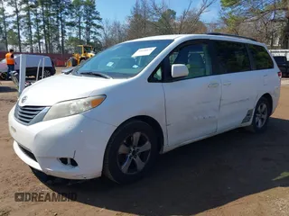 2011 Toyota Sienna LE AAS with VIN 5TDKK3DC5BS057805, listed as a IAAI auction lot 41630470 with 172,345 mi miles. Bid and sale history available at carsss.com. Image 18.