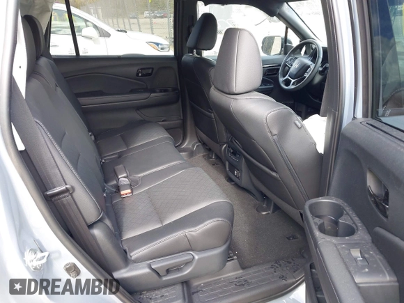 2023 Honda Passport Elite with VIN 5FNYF8H03PB000039, listed as a IAAI auction lot 40593339 with 33,697 mi miles and . Bid and sale history available at DreamBid. Image 8.