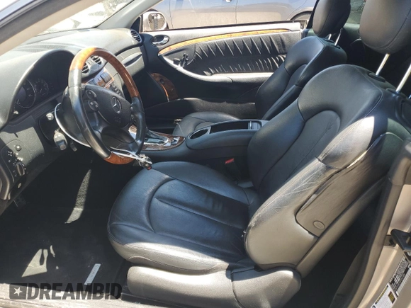 2008 Mercedes-Benz CLK 350 z VIN WDBTK56FX8T092386, wystawiony jako Copart lot #57283715 z przebiegiem 126 696 mil mil oraz Szkoda całkowita • Salvage title. Historia ofert i sprzedaży dostępna na DreamBid. Obrazek 7.