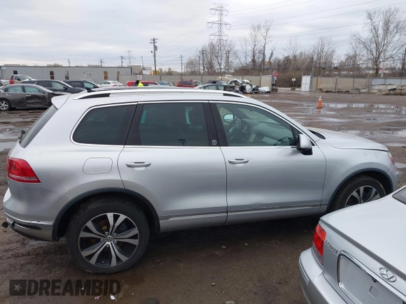 2017 Volkswagen Touareg Wolfsburg Edition с VIN WVGRF7BP3HD004486, выставлен на аукционе IAAI как лот 41759564 с пробегом 90 722 миль миль и . История ставок и продаж доступна на DreamBid. Изображение 13.