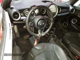 2014 MINI Convertible S z VIN WMWZP3C5XET706388, wystawiony jako Copart lot #51065435 z przebiegiem 122 379 mil mil oraz Szkoda całkowita • Salvage title. Historia ofert i sprzedaży dostępna na DreamBid. Obrazek 8.
