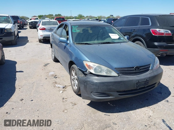 2004 Toyota Camry LE z VIN 4T1BE32K74U915657, wystawiony jako IAAI lot #41837915 z przebiegiem 260 096 mil mil oraz . Historia ofert i sprzedaży dostępna na DreamBid. Obrazek 1.