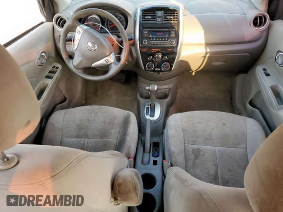 2016 Nissan Versa S z VIN 3N1CN7AP2GL872263, wystawiony jako Copart lot #58126075 z przebiegiem 157 170 mil mil oraz Czysty tytuł • Clean title. Historia ofert i sprzedaży dostępna na DreamBid. Obrazek 8.