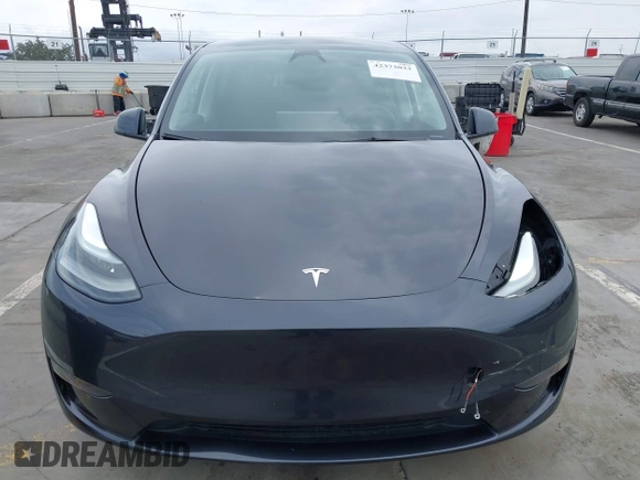 2024 Tesla Model Y z VIN 7SAYGDEDXRF032666, wystawiony jako IAAI lot #42373033 z przebiegiem 7 428 mil mil oraz . Historia ofert i sprzedaży dostępna na DreamBid. Obrazek 13.