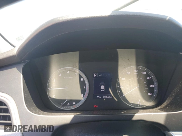 2017 Hyundai Sonata SE z VIN 5NPE24AF9HH477549, wystawiony jako Copart lot #57172315 z przebiegiem 130 643 mil mil oraz Szkoda całkowita • Salvage title. Historia ofert i sprzedaży dostępna na DreamBid. Obrazek 9.