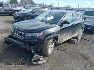 2024 Jeep Compass Sport с VIN 3C4NJDAN5RT143675, выставлен на аукционе IAAI как лот 41642160 с пробегом 5 663 миль миль и . История ставок и продаж доступна на DreamBid. Изображение 16.