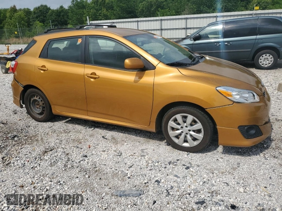 2009 Toyota Matrix S z VIN 2T1KE40E59C013407, wystawiony jako Copart lot #56980755 z przebiegiem 174 973 mil mil oraz Szkoda całkowita • Salvage title. Historia ofert i sprzedaży dostępna na DreamBid. Obrazek 4.