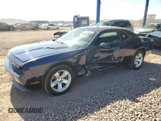 2013 Dodge Challenger SXT z VIN 2C3CDYAG5DH695223, wystawiony jako Copart lot #57690455 z przebiegiem 76 831 mil mil oraz Szkody całkowita. Historia ofert i sprzedaży dostępna na DreamBid. Obrazek 1.