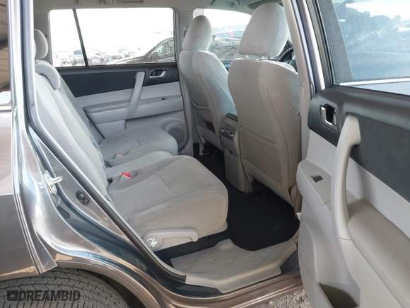 2013 Toyota Highlander with VIN 5TDZK3EH0DS134334, listed as a IAAI auction lot 41816783 with 197,707 mi miles. Bid and sale history available at carsss.com. Image 8.
