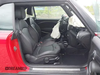 2014 MINI Convertible S с VIN WMWZP3C52ET706272, выставлен на аукционе IAAI как лот 42198277 с пробегом 40 372 миль миль и . История ставок и продаж доступна на DreamBid. Изображение 5.