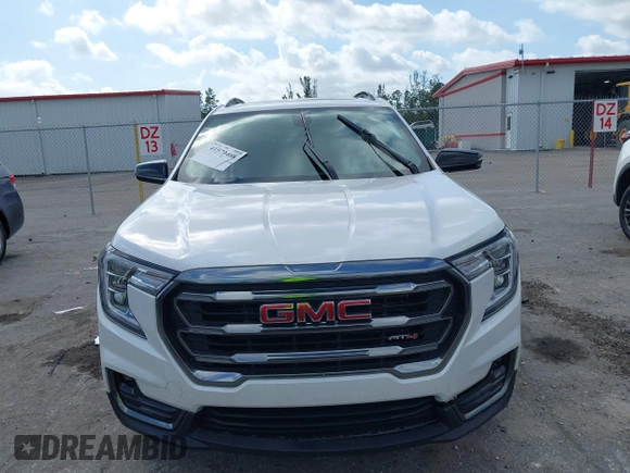 2024 GMC Terrain AT4 with VIN 3GKALYEG4RL380612, listed as a IAAI auction lot 41579408 with 9,739 mi miles and . Bid and sale history available at carsss.com. Image 12.