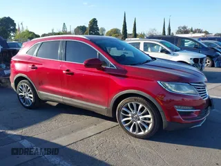 2015 Lincoln MKC z VIN 5LMCJ1A90FUJ40816, wystawiony jako IAAI lot #41674923 z przebiegiem 76 394 mil mil oraz . Historia ofert i sprzedaży dostępna na DreamBid. Obrazek 14.