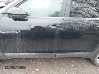 2023 Volkswagen Atlas SE z VIN 1V2HE2CA1PC210232, wystawiony jako IAAI lot #40966039 z przebiegiem 4 064 mil mil oraz . Historia ofert i sprzedaży dostępna na DreamBid. Obrazek 14.