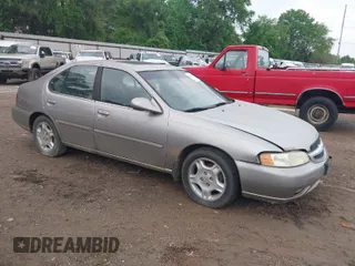 2000 Nissan Altima GXE with VIN 1N4DL01A2YC249111, listed as a IAAI auction lot 41973198 with 1 mi miles. Bid and sale history available at carsss.com. Image 1.