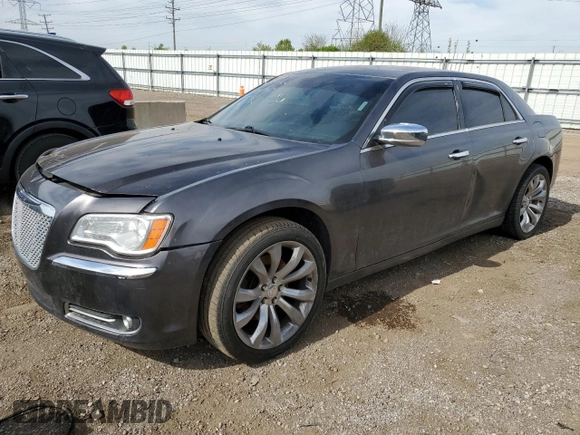 2013 Chrysler 300 C z VIN 2C3CCAKT2DH665649, wystawiony jako Copart lot #55963305 z przebiegiem 188 138 mil mil oraz Szkoda całkowita • Salvage title. Historia ofert i sprzedaży dostępna na DreamBid. Obrazek 1.