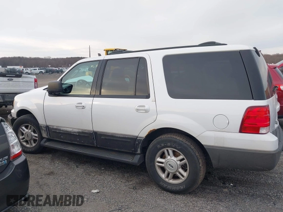 2004 Ford Expedition Special Service with VIN 1FMPU16L64LA70855, listed as a IAAI auction lot 41231282 with 221,560 mi miles. Bid and sale history available at carsss.com. Image 14.