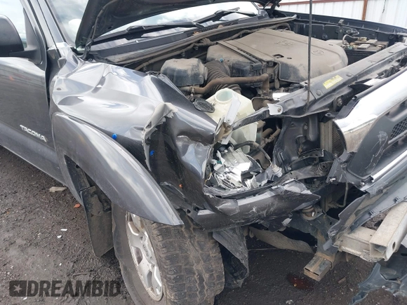 2014 Toyota Tacoma with VIN 3TMLU4EN1EM158171, listed as a IAAI auction lot 41980335 with 193,444 mi miles. Bid and sale history available at carsss.com. Image 6.
