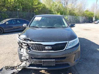 2015 Kia Sorento LX with VIN 5XYKTCA63FG614211, listed as a IAAI auction lot 42041969 with 133,264 mi miles and . Bid and sale history available at carsss.com. Image 13.