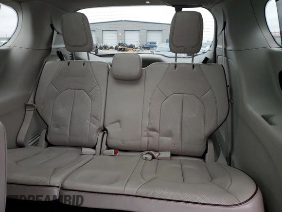 2020 Chrysler Pacifica Limited z VIN 2C4RC1GG6LR130835, wystawiony jako Copart lot #86351384 z przebiegiem 118 001 mil mil oraz Szkody całkowita. Historia ofert i sprzedaży dostępna na DreamBid. Obrazek 10.