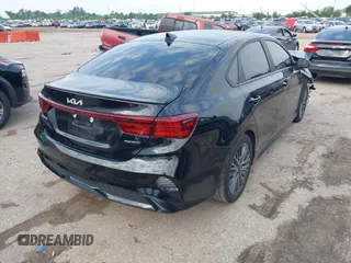 2023 Kia Forte GT-Line z VIN 3KPF54AD8PE542078, wystawiony jako IAAI lot #42113560 z przebiegiem 29 373 mil mil oraz . Historia ofert i sprzedaży dostępna na DreamBid. Obrazek 4.