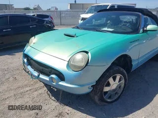 2002 Ford Thunderbird Hardtop Premium z VIN 1FAHP60AX2Y116343, wystawiony jako IAAI lot #42291076 z przebiegiem Nie podano mil oraz . Historia ofert i sprzedaży dostępna na DreamBid. Obrazek 20.