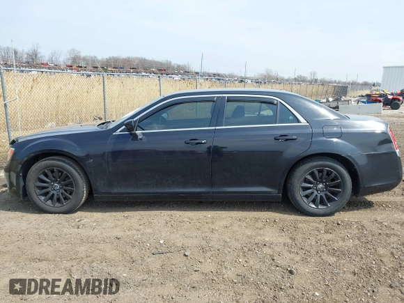 2014 Chrysler 300 z VIN 2C3CCAAG5EH160193, wystawiony jako IAAI lot #42010377 z przebiegiem 166 380 mil mil oraz . Historia ofert i sprzedaży dostępna na DreamBid. Obrazek 15.