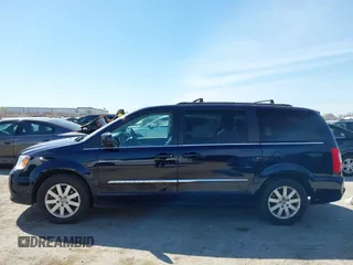 2014 Chrysler Town & Country Touring z VIN 2C4RC1BG0ER444524, wystawiony jako IAAI lot #41861302 z przebiegiem 138 764 mil mil oraz . Historia ofert i sprzedaży dostępna na DreamBid. Obrazek 14.