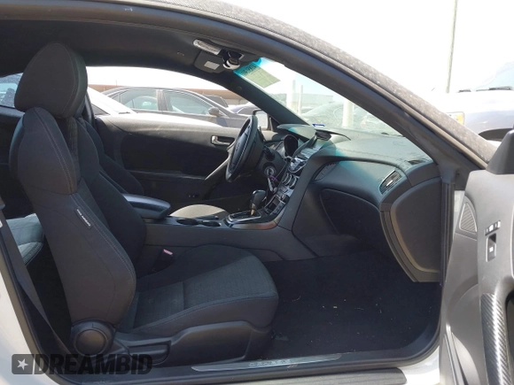 2013 Hyundai Genesis Coupe R-Spec z VIN KMHHT6KD4DU089126, wystawiony jako IAAI lot #41851301 z przebiegiem 104 270 mil mil oraz . Historia ofert i sprzedaży dostępna na DreamBid. Obrazek 5.