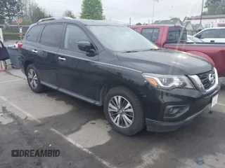 2017 Nissan Pathfinder SL with VIN 5N1DR2MMXHC613863, listed as a IAAI auction lot 41957539 with 158,681 mi miles. Bid and sale history available at carsss.com. Image 1.