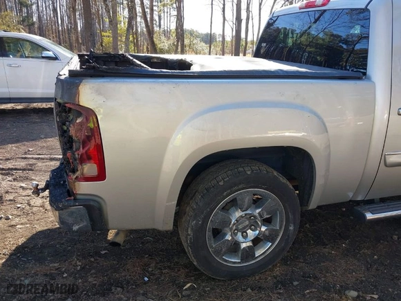 2011 GMC Sierra 1500 SLE with VIN 3GTP1VE08BG303883, listed as a IAAI auction lot 41448142 with 224,788 mi miles. Bid and sale history available at carsss.com. Image 13.