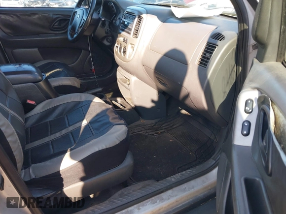 2004 Ford Escape XLT with VIN 1FMYU03114KA64517, listed as a IAAI auction lot 38651835 with 335,194 mi miles and . Bid and sale history available at DreamBid. Image 5.