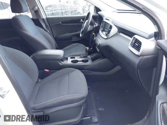 2018 Kia Sorento LX with VIN 5XYPG4A3XJG380986, listed as a IAAI auction lot 41732312 with 86,927 mi miles. Bid and sale history available at carsss.com. Image 5.
