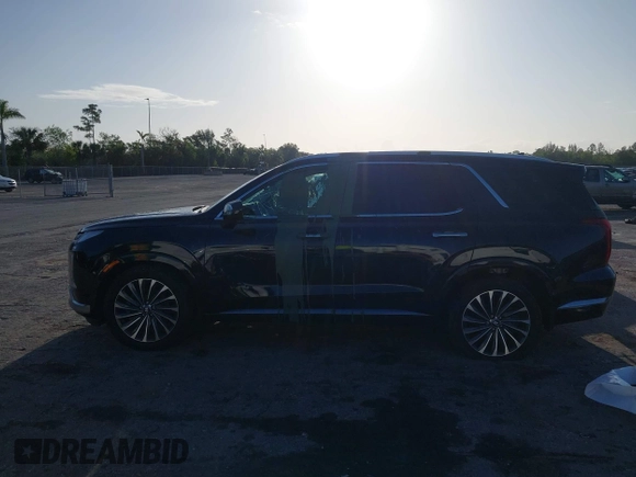 2024 Hyundai Palisade Calligraphy z VIN KM8R74GE2RU677273, wystawiony jako IAAI lot #41989335 z przebiegiem 9 200 mil mil oraz . Historia ofert i sprzedaży dostępna na DreamBid. Obrazek 14.