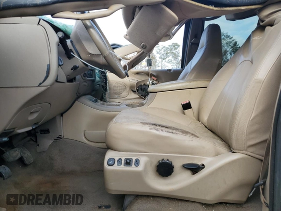 2002 Ford Expedition Eddie Bauer with VIN 1FMFU18L42LA17285, listed as a Copart auction lot 79168664 with 174,514 mi miles and Non repairable. Bid and sale history available at DreamBid. Image 7.