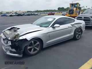 2015 Ford Mustang V6 z VIN 1FA6P8AM1F5316868, wystawiony jako IAAI lot #42618687 z przebiegiem 93 238 mil mil oraz . Historia ofert i sprzedaży dostępna na DreamBid. Obrazek 18.
