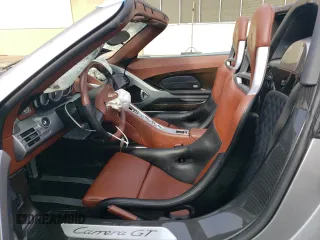 2004 Porsche Carrera GT z VIN WP0CA29894L001019, wystawiony jako Copart lot #52988584 z przebiegiem 4486 mil mil oraz Szkody całkowita. Historia ofert i sprzedaży dostępna na DreamBid. Obrazek 7.