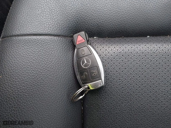 2011 Mercedes-Benz E-Class E 350 Luxury with VIN WDDHF5GBXBA452434, listed as a IAAI auction lot 41814981 with 324,878 mi miles. Bid and sale history available at carsss.com. Image 11.
