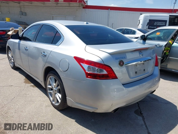 2011 Nissan Maxima SV z VIN 1N4AA5AP0BC822881, wystawiony jako IAAI lot #42394767 z przebiegiem 173 599 mil mil oraz . Historia ofert i sprzedaży dostępna na DreamBid. Obrazek 3.