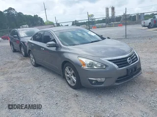 2015 Nissan Altima SV z VIN 1N4AL3AP9FC575493, wystawiony jako IAAI lot #42065104 z przebiegiem 230 291 mil mil oraz . Historia ofert i sprzedaży dostępna na DreamBid. Obrazek 1.