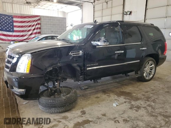 2011 Cadillac Escalade Platinum Edition z VIN 1GYS4DEF6BR193040, wystawiony jako Copart lot #56910155 z przebiegiem 132 754 mil mil oraz Szkoda całkowita • Salvage title. Historia ofert i sprzedaży dostępna na DreamBid. Obrazek 1.