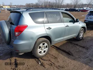 2007 Toyota RAV4 with VIN JTMBD33V476037999, listed as a IAAI auction lot 41751398 with 147,125 mi miles. Bid and sale history available at carsss.com. Image 4.