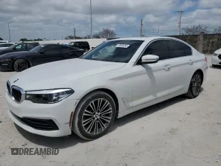 2019 BMW 5 Series 530i z VIN WBAJA5C54KWW26606, wystawiony jako Copart lot #53688285 z przebiegiem 43 454 mil mil oraz Nie do naprawy • Non repairable. Historia ofert i sprzedaży dostępna na DreamBid. Obrazek 1.