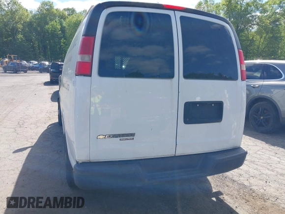2014 Chevrolet Express Cargo z VIN 1GCWGFFA7E1137334, wystawiony jako IAAI lot #42315556 z przebiegiem 214 615 mil mil oraz . Historia ofert i sprzedaży dostępna na DreamBid. Obrazek 16.