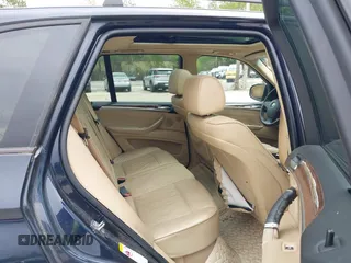 2007 BMW X5 3.0si z VIN 5UXFE43567L010064, wystawiony jako IAAI lot #42288799 z przebiegiem Nie podano mil oraz . Historia ofert i sprzedaży dostępna na DreamBid. Obrazek 8.