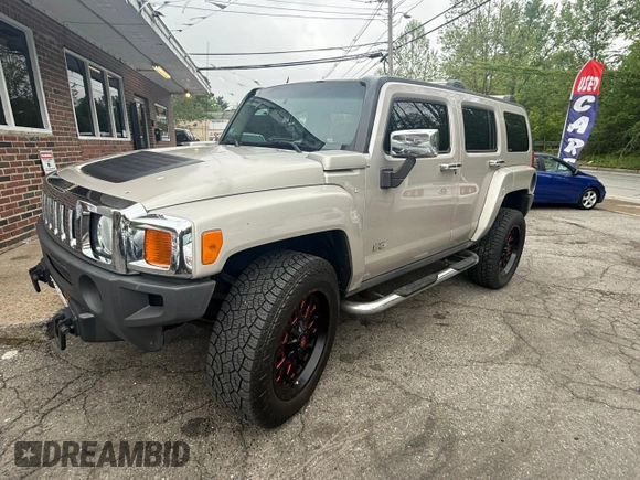 2006 Hummer H3 z VIN 5GTDN136268141339, wystawiony jako Copart lot #57709435 z przebiegiem 93 683 mil mil oraz Tytuł czysty. Historia ofert i sprzedaży dostępna na DreamBid. Obrazek 2.