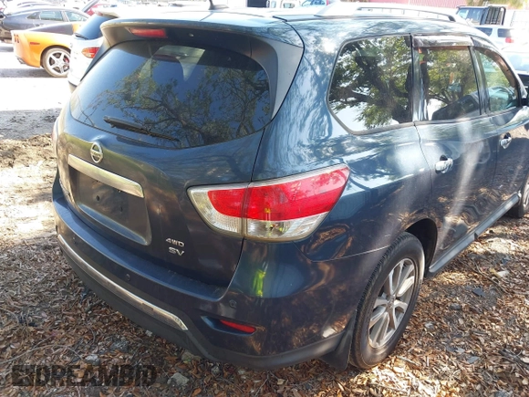 2013 Nissan Pathfinder SV with VIN 5N1AR2MM5DC626081, listed as a IAAI auction lot 41977979 with 140,933 mi miles. Bid and sale history available at carsss.com. Image 4.