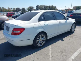 2013 Mercedes-Benz C 300 Sport с VIN WDDGF8AB0DG059869, выставлен на аукционе IAAI как лот 42404048 с пробегом 89 237 миль миль и . История ставок и продаж доступна на DreamBid. Изображение 4.